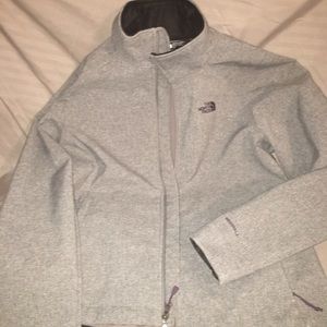 NWOT The North Face windwall jacket in gray
